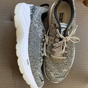 Womens Hoka One One Mach Fly in Gray, US Size 8.5